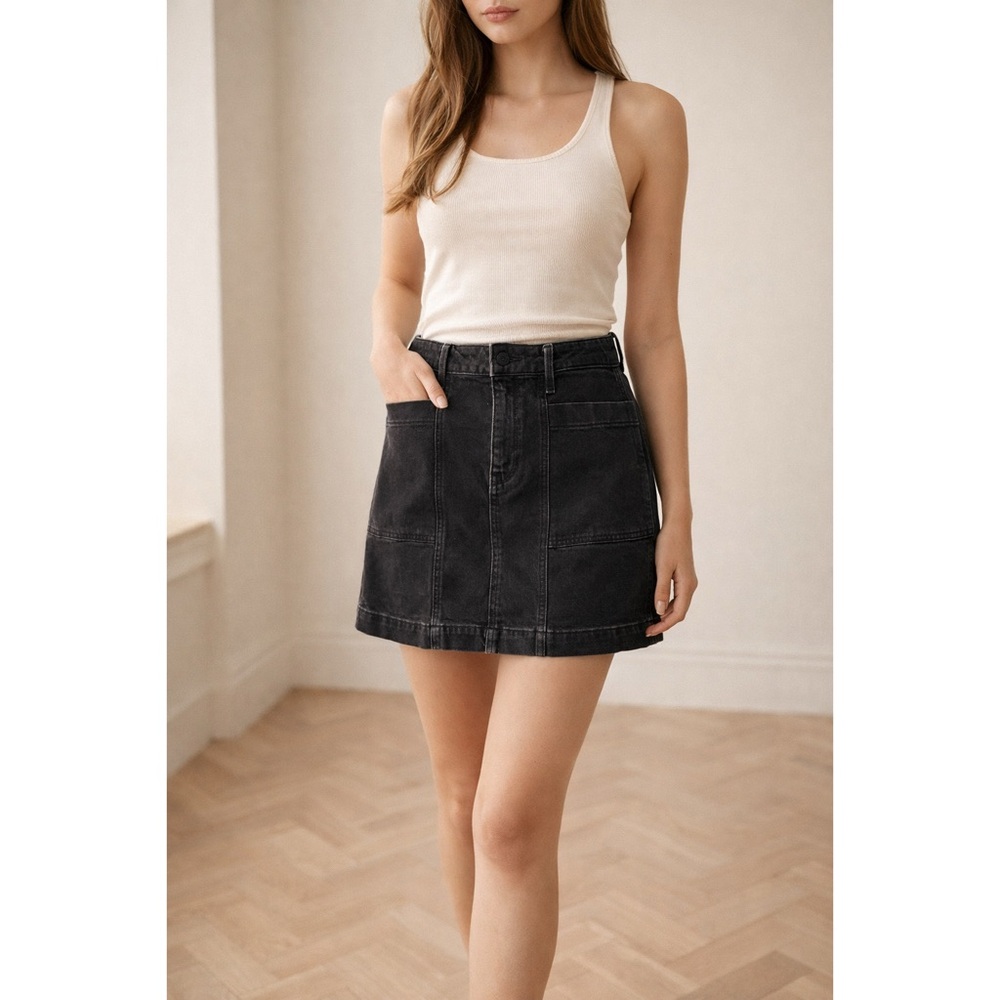 Old Navy High-Waisted Utility-Pocket Black Jean Skirt for Women in Black Jack - Picture 6 of 7